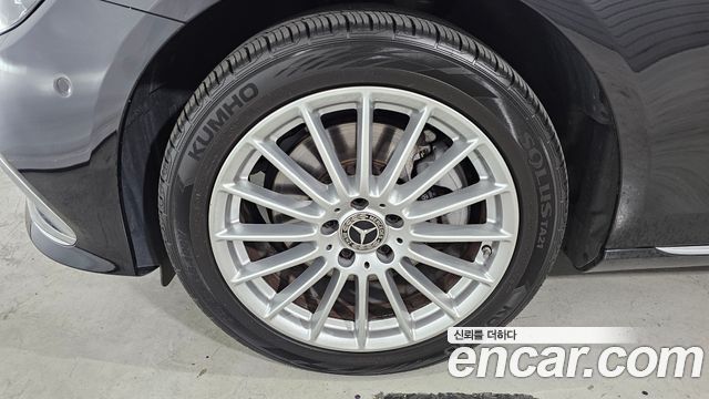 Mercedes-Benz E-Class (W213) E220d 4MATIC Exclusive 2023 — фото 5