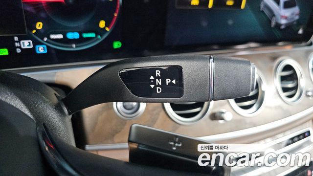 Mercedes-Benz E-Class (W213) E220d 4MATIC Exclusive 2023 — фото 9