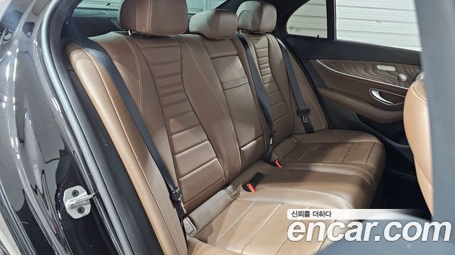 Mercedes-Benz E-Class (W213) E220d 4MATIC Exclusive 2023 — фото 12