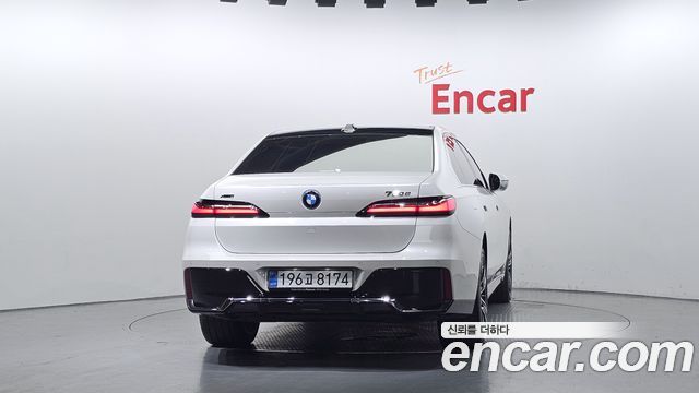 BMW 7 Series (G70) 750e xDrive M Sport 2026 — фото 4