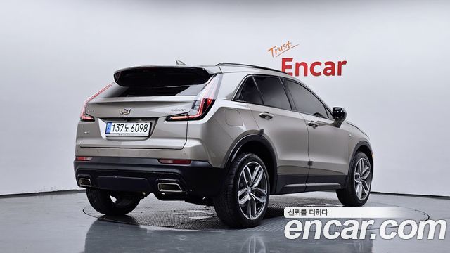 Cadillac XT4 2.0 Sport AWD 2023 — фото 2