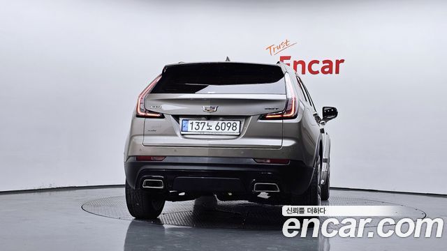 Cadillac XT4 2.0 Sport AWD 2023 — фото 4