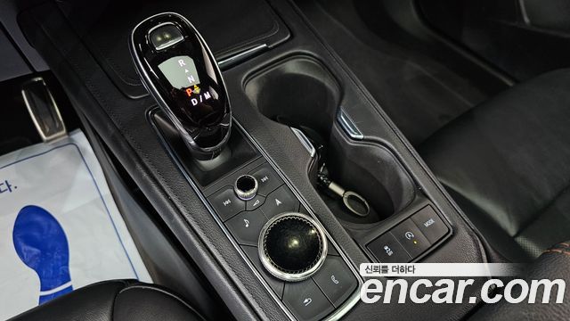 Cadillac XT4 2.0 Sport AWD 2023 — фото 9