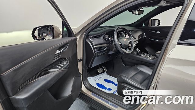 Cadillac XT4 2.0 Sport AWD 2023 — фото 10