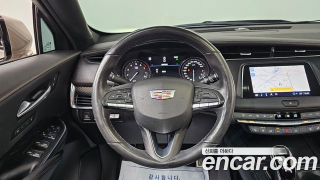 Cadillac XT4 2.0 Sport AWD 2023 — фото 12