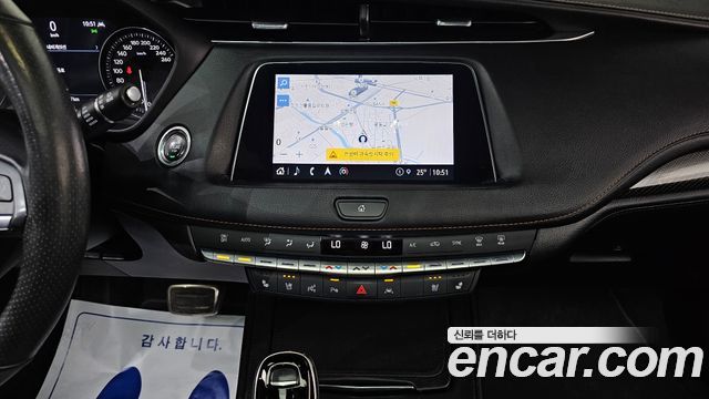 Cadillac XT4 2.0 Sport AWD 2023 — фото 13