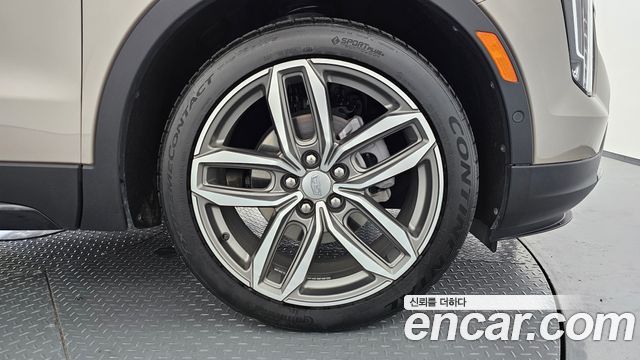 Cadillac XT4 2.0 Sport AWD 2023 — фото 21