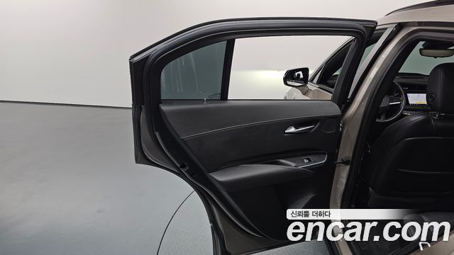 Cadillac XT4 2.0 Sport AWD 2023 — фото 25