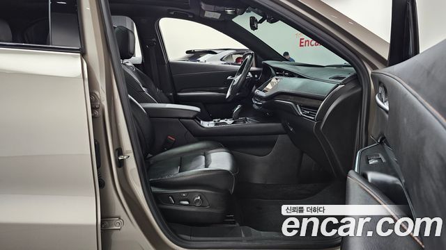 Cadillac XT4 2.0 Sport AWD 2023 — фото 26