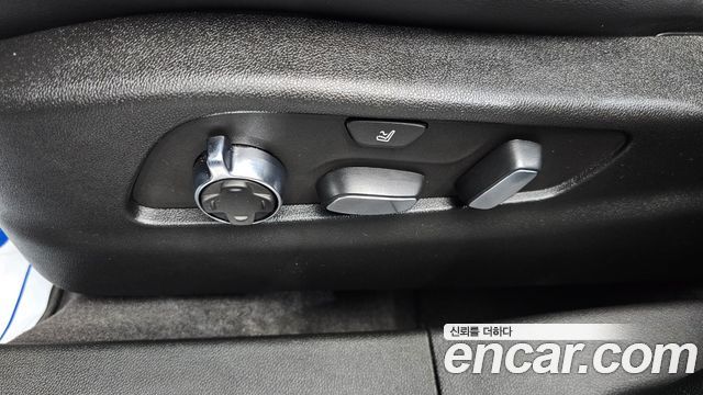 Cadillac XT4 2.0 Sport AWD 2023 — фото 31