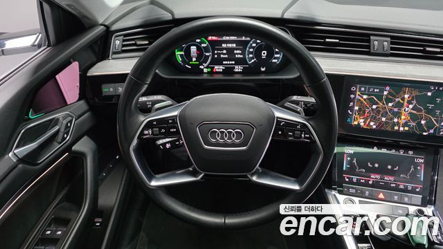 Audi e-tron 50 Quattro 2022 — фото 18