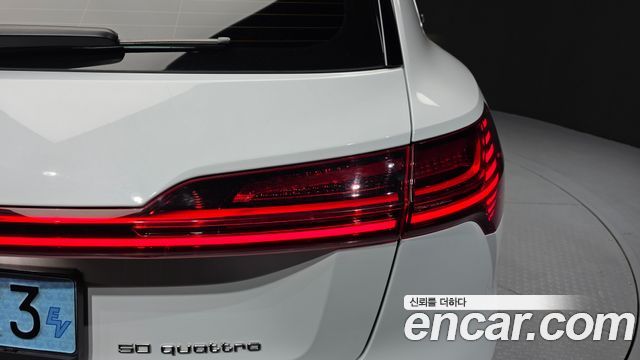Audi e-tron 50 Quattro 2022 — фото 29
