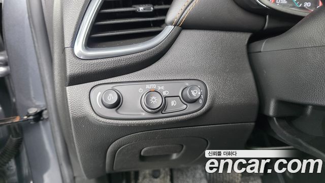 Chevrolet Trax 1.4 Premier 2019 — фото 28