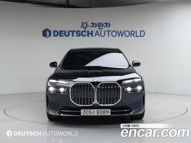 BMW 7 Series (G70) 740i sDrive Design Pure Excellence 2023 — фото 3