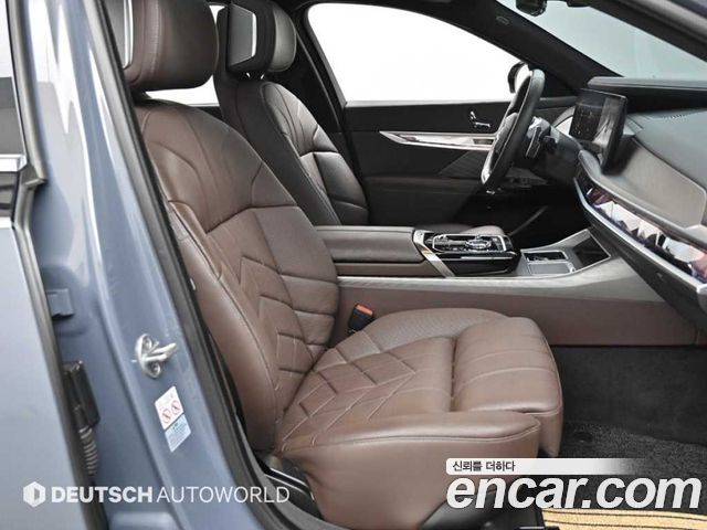BMW 7 Series (G70) 740i sDrive Design Pure Excellence 2023 — фото 10