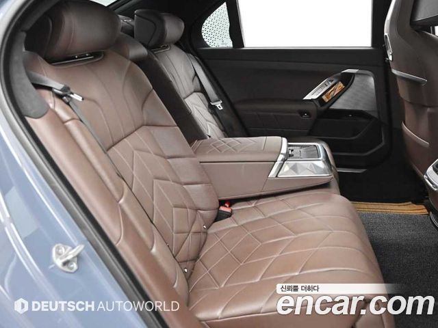 BMW 7 Series (G70) 740i sDrive Design Pure Excellence 2023 — фото 16