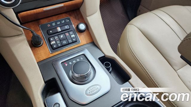 Land Rover Discovery 4 3.0 SDV6 SE 2014 — фото 9