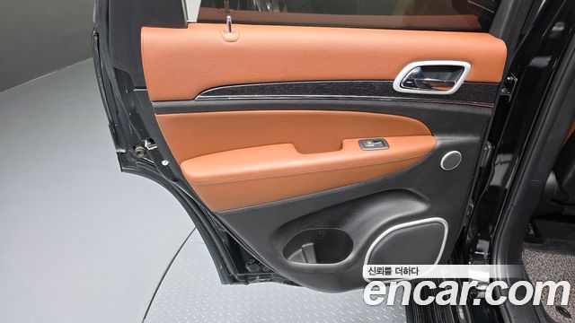 Jeep Grand Cherokee 3.6 Summit WK2 2021 — фото 25