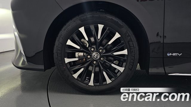 Toyota Alphard (IV) 2.5 HEV Executive AWD 2024 — фото 5