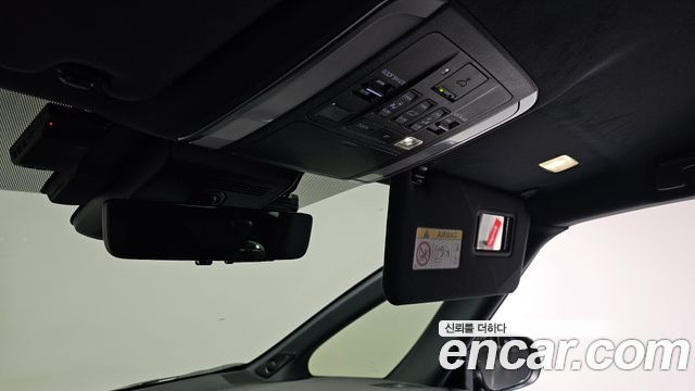 Toyota Alphard (IV) 2.5 HEV Executive AWD 2024 — фото 31