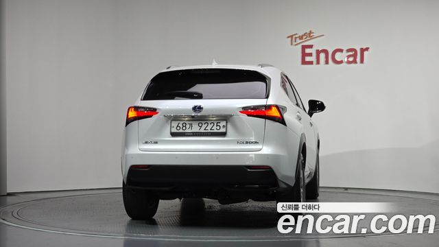 Lexus NX300h Supreme 2015 — фото 4