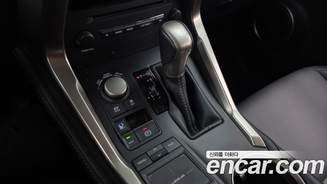 Lexus NX300h Supreme 2015 — фото 9