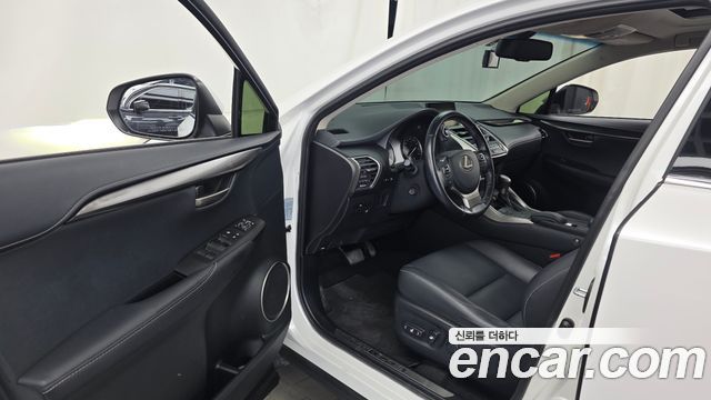 Lexus NX300h Supreme 2015 — фото 10