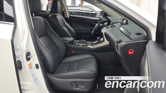 Lexus NX300h Supreme 2015 — фото 11
