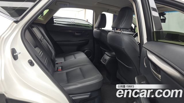 Lexus NX300h Supreme 2015 — фото 12
