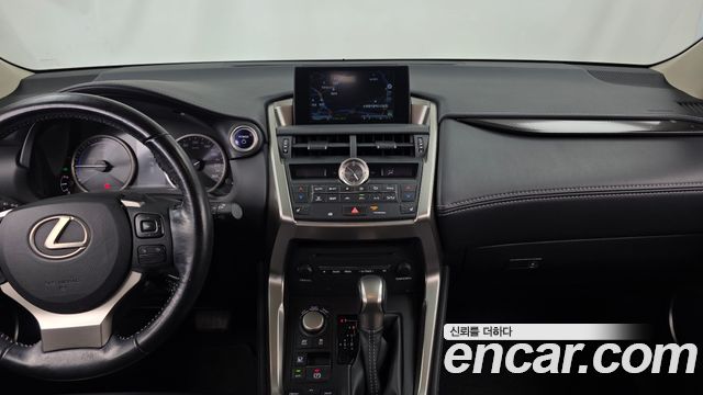 Lexus NX300h Supreme 2015 — фото 14