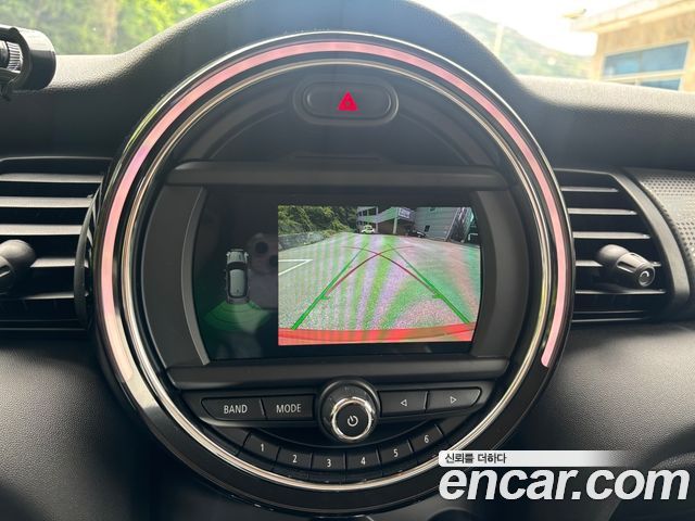 MINI Cooper 5Door Standard 3rd 2019 — фото 17