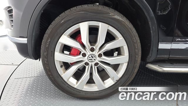 Volkswagen Touareg V6 3.0 TDI Bluemotion Premium 7P5 2015 — фото 5