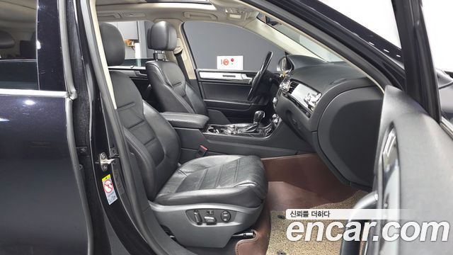 Volkswagen Touareg V6 3.0 TDI Bluemotion Premium 7P5 2015 — фото 11