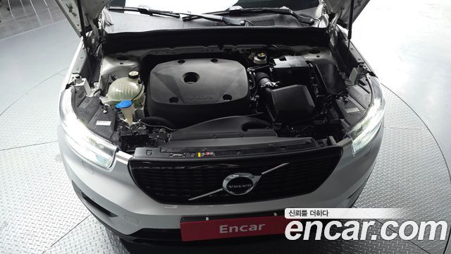 Volvo XC40 T4 R-Design 2020 — фото 6