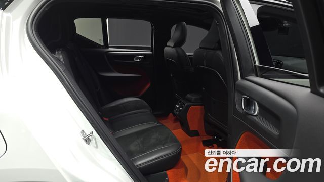 Volvo XC40 T4 R-Design 2020 — фото 11