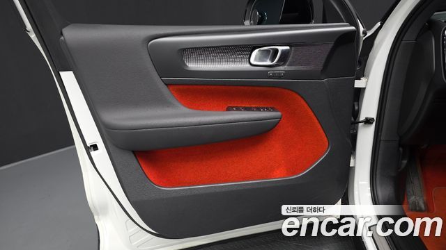 Volvo XC40 T4 R-Design 2020 — фото 24