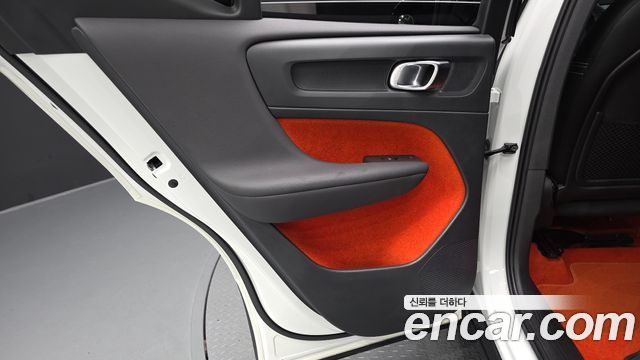 Volvo XC40 T4 R-Design 2020 — фото 25