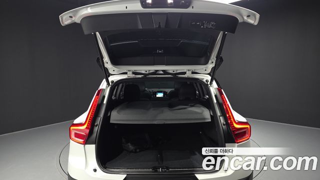 Volvo XC40 T4 R-Design 2020 — фото 37