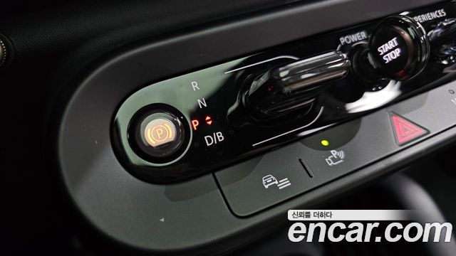 MINI Cooper Electric (IV) SE Favoured 2024 — фото 9