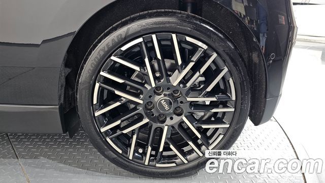 MINI Cooper Electric (IV) SE Favoured 2024 — фото 27