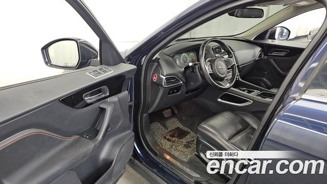Jaguar F-PACE 20d Prestige 2018 — фото 10