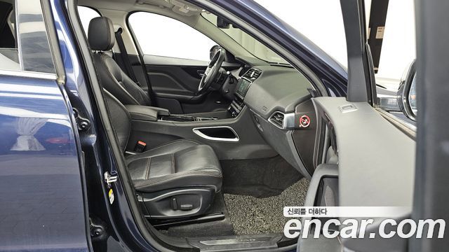 Jaguar F-PACE 20d Prestige 2018 — фото 11