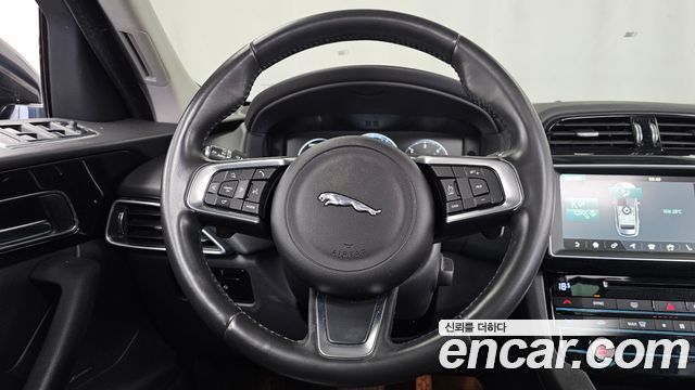 Jaguar F-PACE 20d Prestige 2018 — фото 13