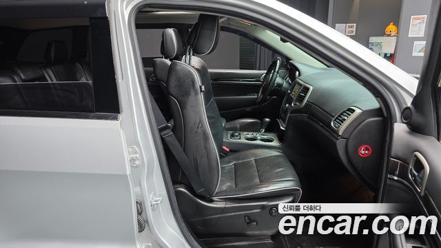 Jeep Grand Cherokee 3.0 Diesel Overland WK2 2013 — фото 12