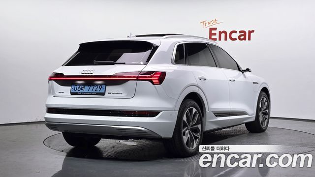 Audi e-tron 55 Quattro 2022 — фото 2