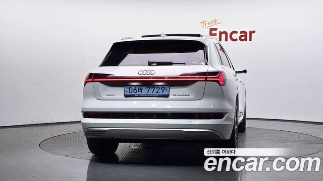 Audi e-tron 55 Quattro 2022 — фото 4
