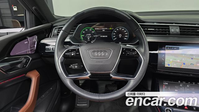 Audi e-tron 55 Quattro 2022 — фото 13