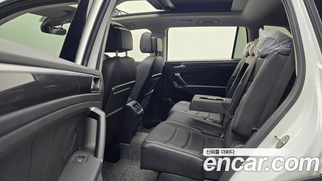 Volkswagen Tiguan Allspace 2.0 TDI Prestige 2020 — фото 12