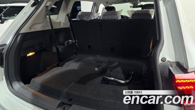 Volkswagen Tiguan Allspace 2.0 TDI Prestige 2020 — фото 19