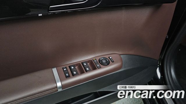 Hyundai Grandeur (GN7) 2,5 Gasoline 2WD Exclusive 2023 — фото 17